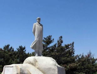 毛沢東の塑像