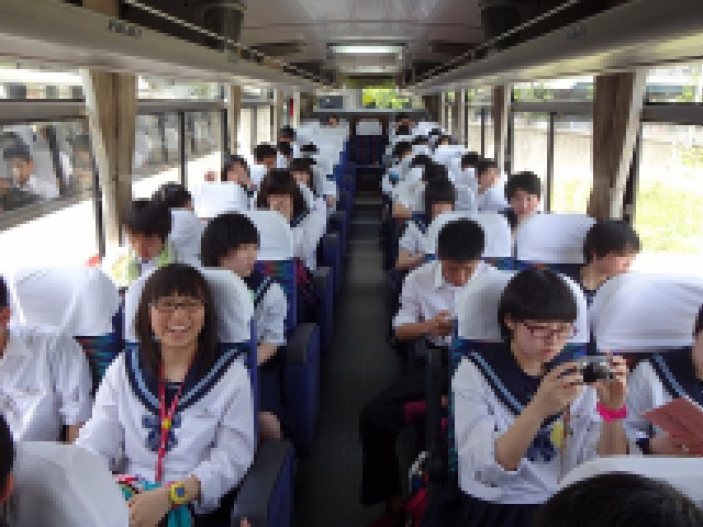 鎌倉へのバス車中にて