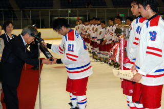 優勝表彰　駒澤大学附属苫小牧高等学校