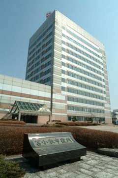 市庁舎の建物写真
