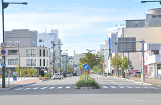 国道36号線から駅前中央通