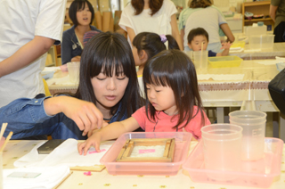 写真-手すきはがき作り